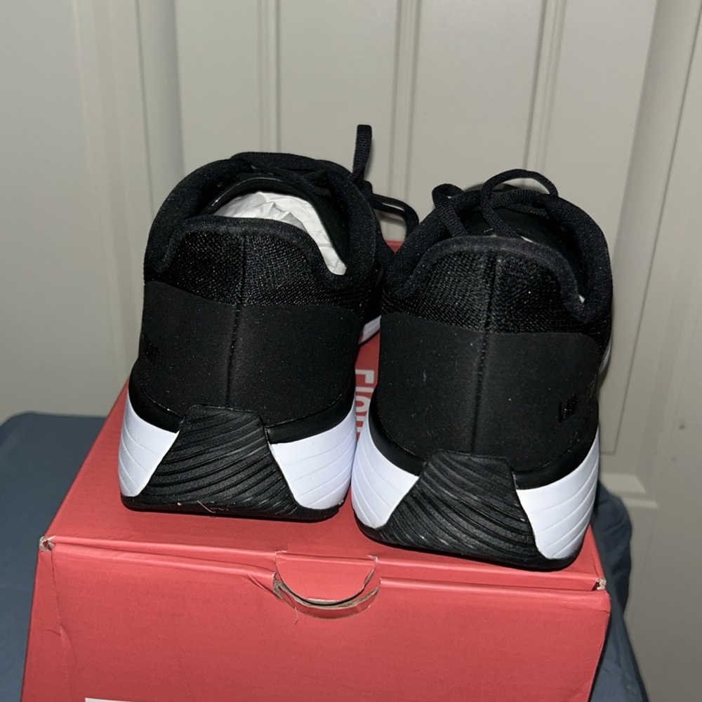 NIB Lane-Eight Women's Relay Trainer. - Picture 6 of 11